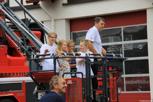 2011-06-16 -66- Vorfuehrung Hubrettungsfahrzeuge